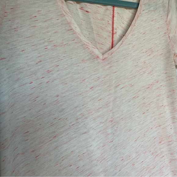 Beyond Yoga teardrop back tee in light neon berry size S small - Picture 5 of 9